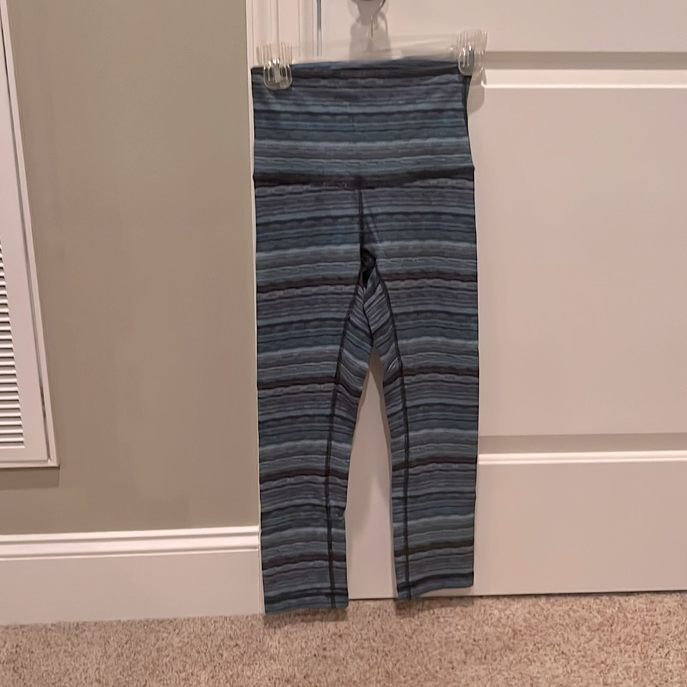 Wonder Under 26” crops